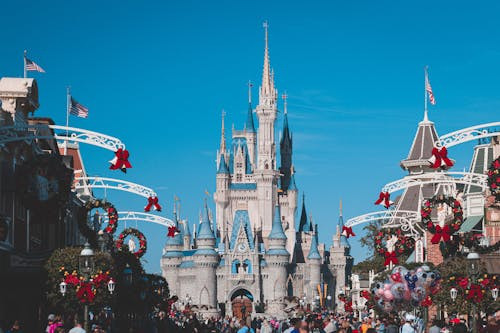 Care este primul film animat de lungmetraj produs de Disney?