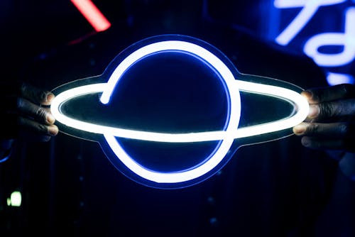 Cate inele are Saturn?