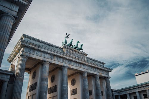 În ce an a căzut Zidul Berlinului?