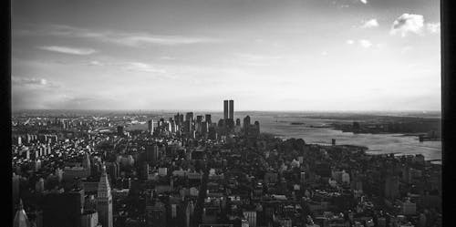 In ce an a avut loc atacul terorist 9/11 asupra Turnurilor Gemene din NYC?