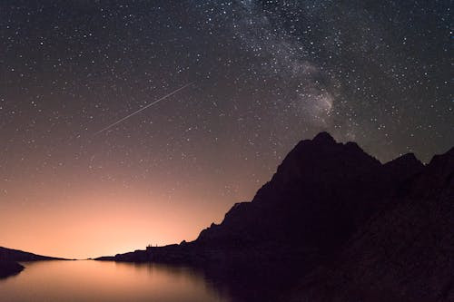 In ce tara se afla vulcanul Chimborazo?