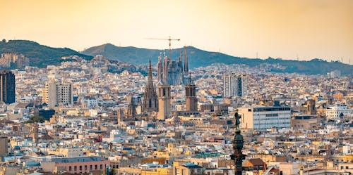 Cine este arhitectul catedralei Sagrada Familia din Barcelona?