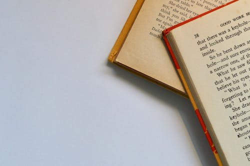 Cine a spus citatul: „Viața este cu adevărat simplă, dar noi insistăm să o facem complicată”?