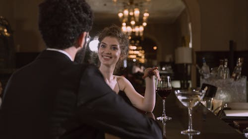 Cum descrii ultimele tale experiențe romantice?