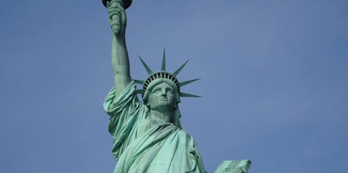 Unde se afla monumentul din imagine?
