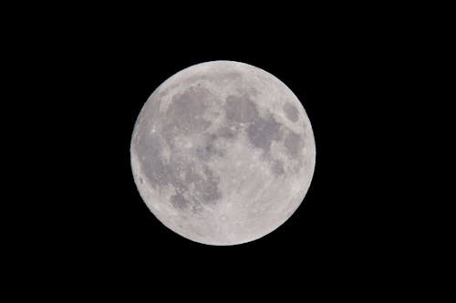 Cât de des apare o Lună Plină?