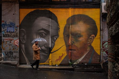 Care dintre aceste opere a fost pictată de Salvador Dalí?