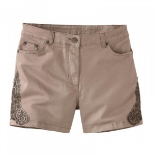 Pantaloni scurti din macrameu pe lateral