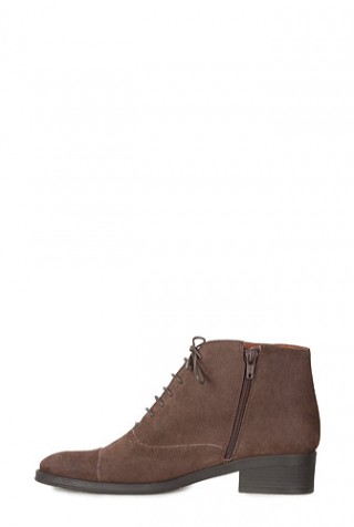 Ghete cu siret Clarette maro din piele intoarsa model C54