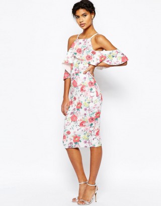 Rochie cu umerii decupati