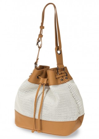 Geanta tip sac cu model perforat ca de cos impletit de paie