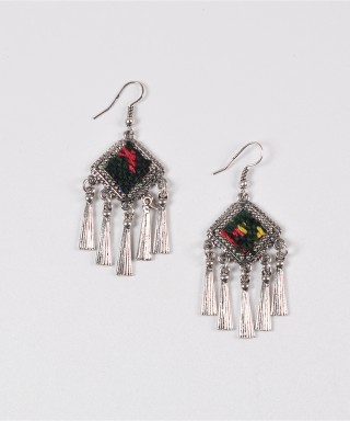 Cercei argintii cu aplicatii metalice