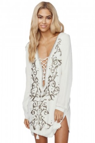 Rochie de plaja alba cu broderie si decolteu in V