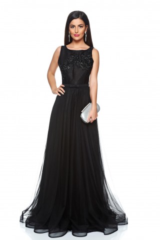 Rochie neagra de seara de la Ana Radu