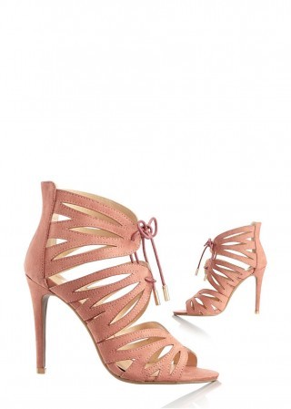 Sandale cu toc subtire si cu sistem de insiretare rafinat