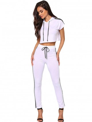 Trening alb cu maneci scurte si gluga