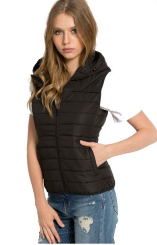 Vesta neagra cu gluga