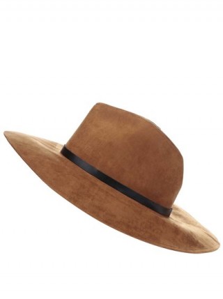 Palarie maro cu boruri largi