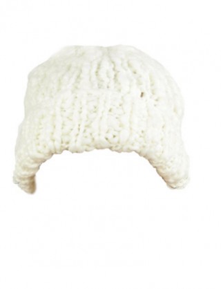 Caciula alba tricotata