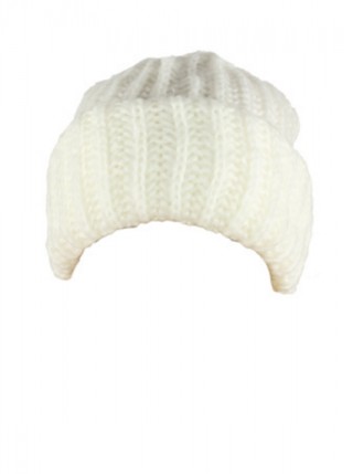 Caciula alba tricotata