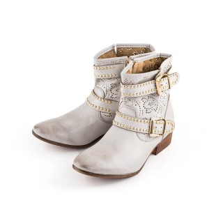 Cizme de toamna perforate