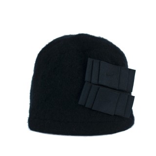 Caciula din lana cu fundite