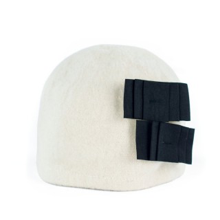 Caciula din lana alba