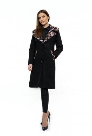 Palton negru matlasat cu guler imprimat, fabricat in Romania