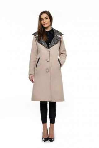 Palton bej matlasat cu guler imprimat, fabricat in Romania