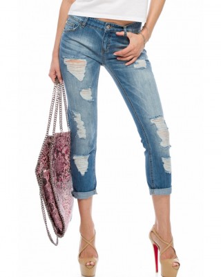 Blugi trei sferturi cu rupturi