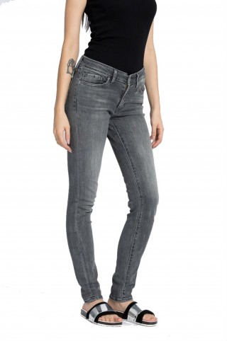 Blugi Levi's din denim spalacit