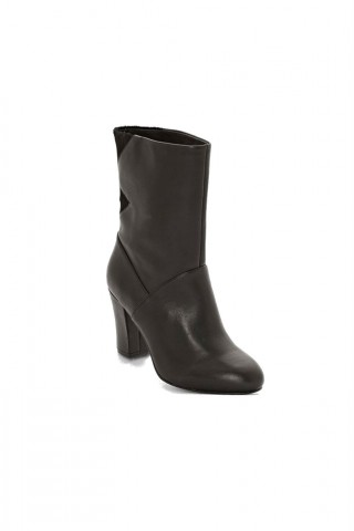 Cizme scurte cu toc din piele