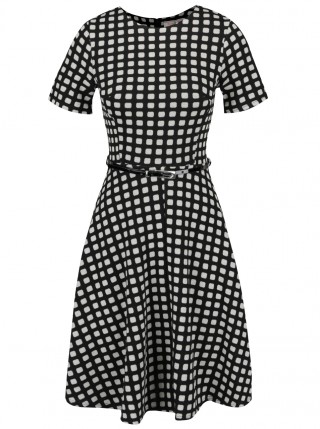 Rochie cu model in patratele cu curea in talie