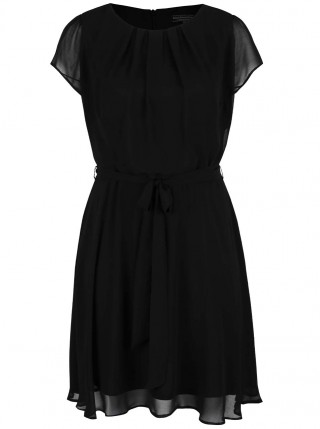 Rochie neagra pentru femeile cu forme