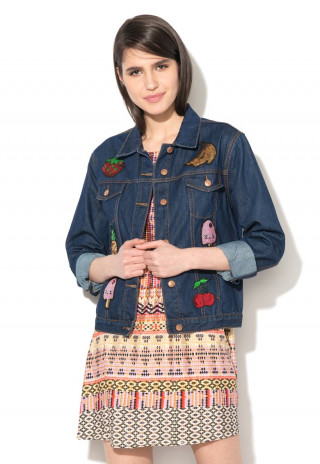 Jacheta din denim cu aplicatii multicolore