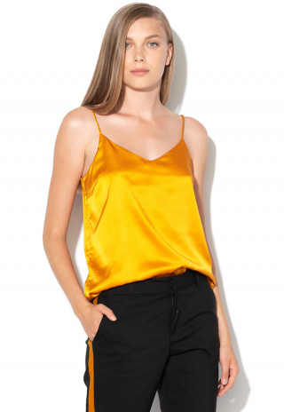 Top cu decolteu in V Vero Moda din satin galben curry cu bretele subtiri tip spaghetti