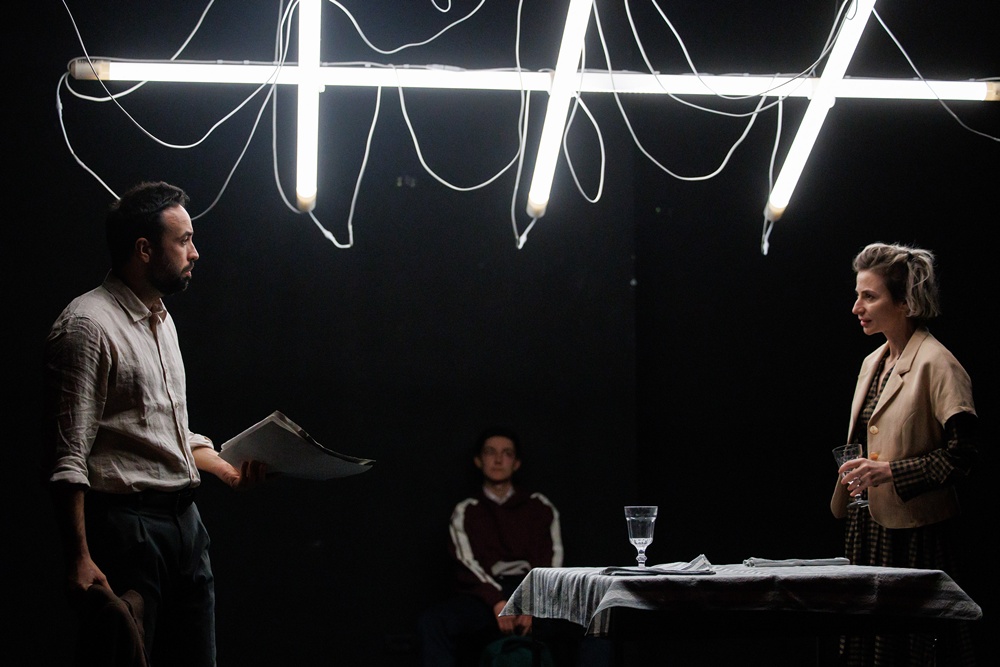 piesa de teatru monster