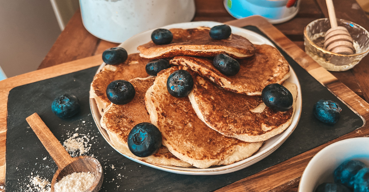Pancakes proteice cu numai două ingrediente. Atât de bune, atât de ușor de făcut