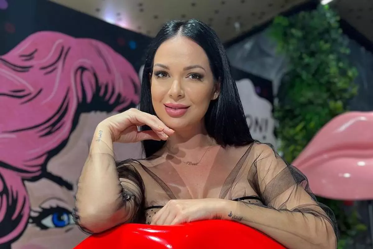 Cum arată și cu ce se ocupă noul iubit al Deei Maxer? Meseria care îl va face gelos pe Dinu Maxer