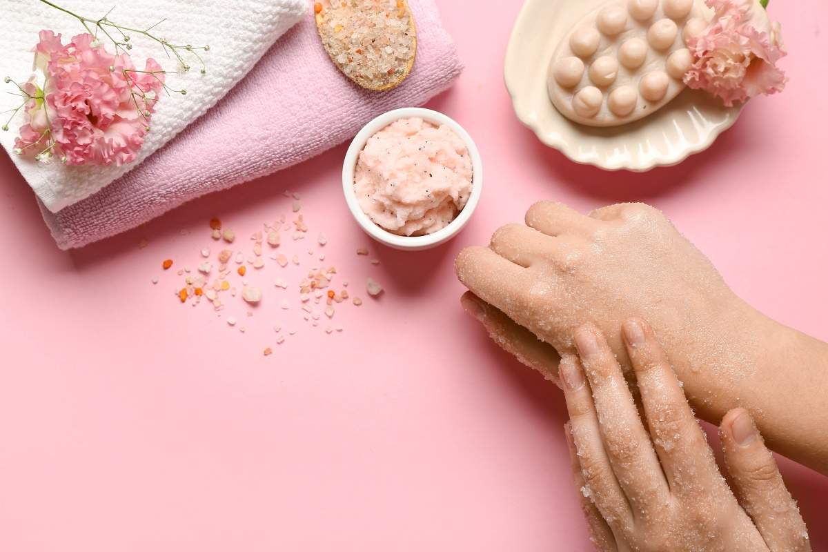 Scrub natural cu plante românești – ritual de regenerare