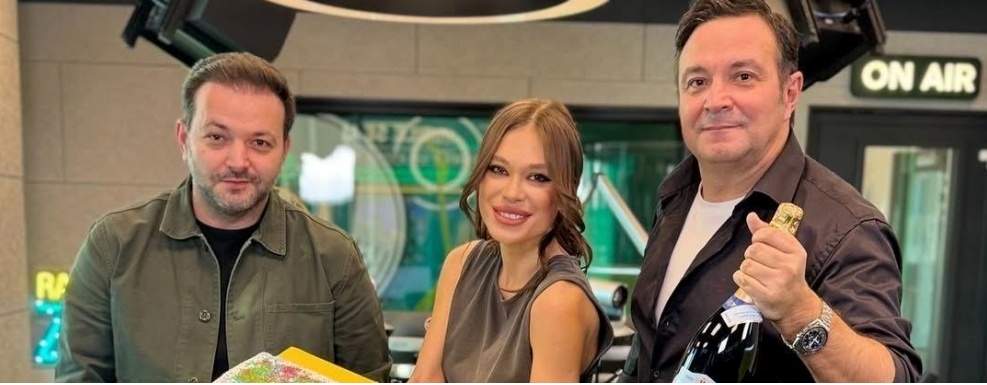 Momente de panică la Radio ZU. Mihai Morar, Daniel Buzdugan și Emma Ștefan, evacuați în direct după declanșarea alarmei