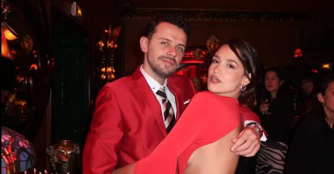 Oana Zara și Bogdan Medvedi, moment de poveste după 10 ani de relație. Actrița a spus DA în fața tuturor invitaților