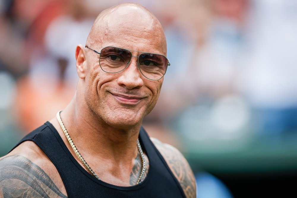 Dwayne The Rock Johnson, întâlnire neașteptată cu doi influenceri români. Sfatul oferit înainte de nuntă i-a lăsat fără cuvinte