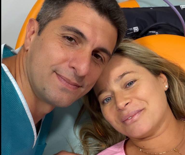 Laura Cosoi, emoționată până la lacrimi după ce a ajuns acasă cu bebelușa Nina. Surpriza pregătită de cele patru surori