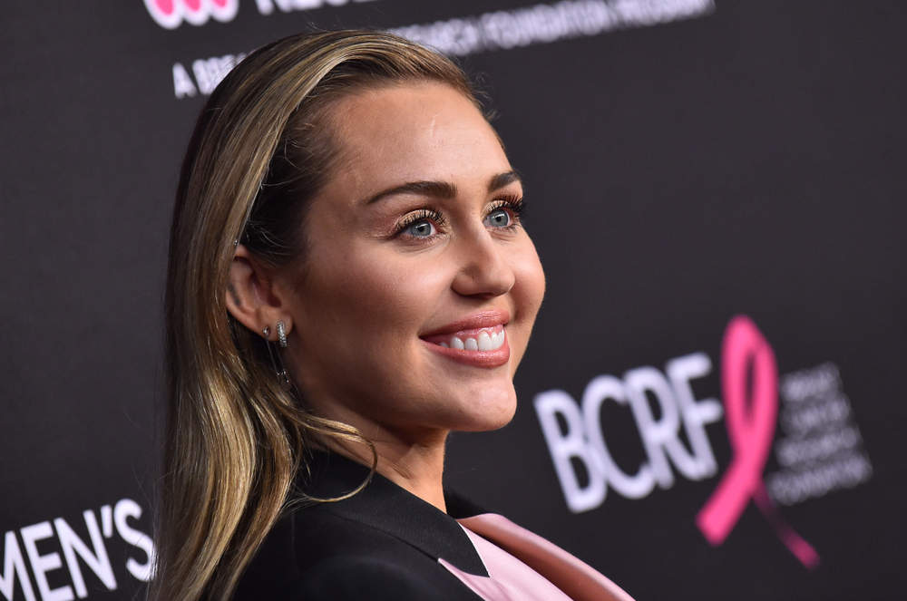 Adevărul cutremurător din spatele datei de 25 august! Semnul bizar care o leagă pe viață pe Miley Cyrus de Dolly Parton