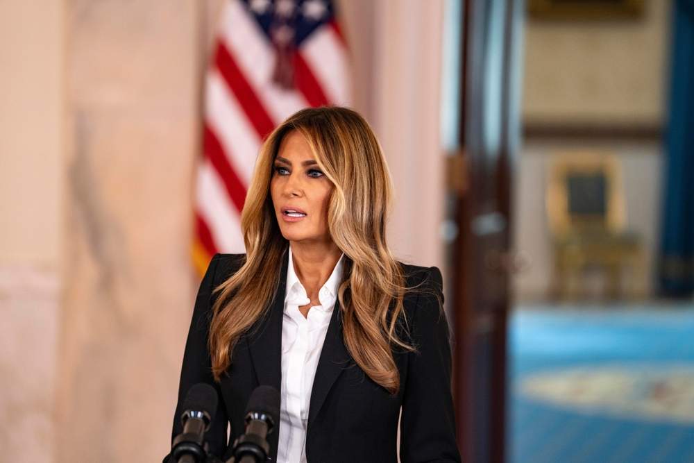 „Trebuie să-ți plătești soția ca să vină?” Dezvăluiri fără precedent din culisele Casei Albe despre Melania Trump