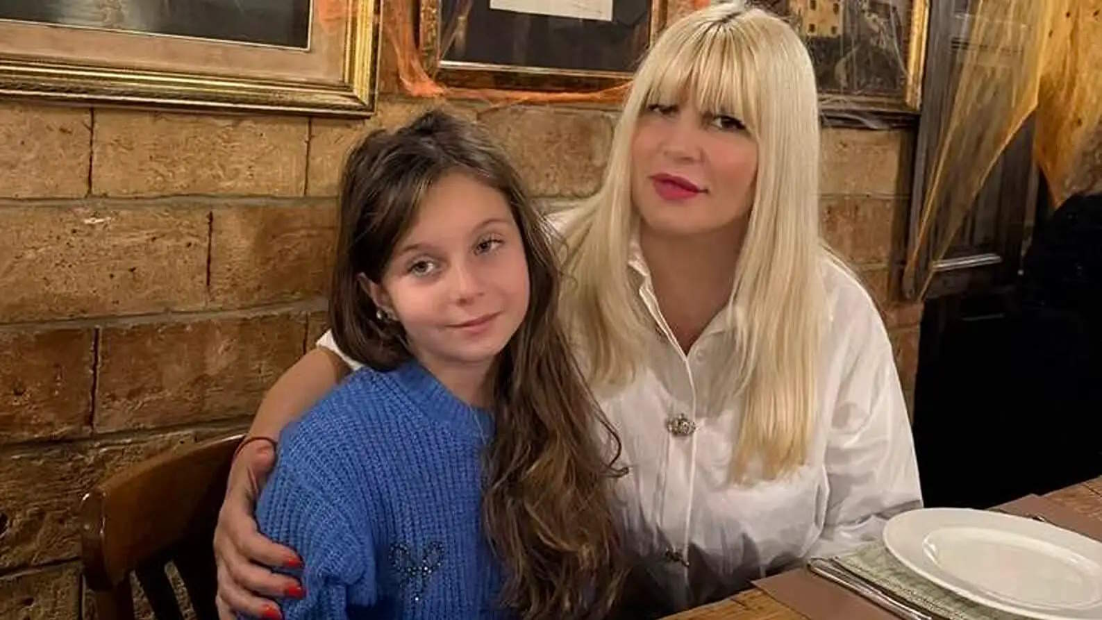 Elena Udrea, copleșită de emoții la începutul școlii. Momentul în care și-a văzut fiica în clasă: Îmi dau lacrimile...